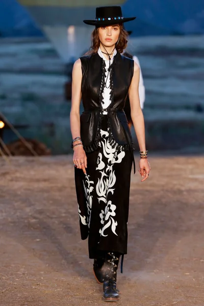 Look 63